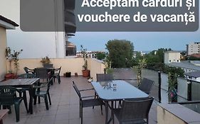 Cazare Garsoniere Four Studious Eforie Nord - baie proprie, bucătărie comună, etaj 4