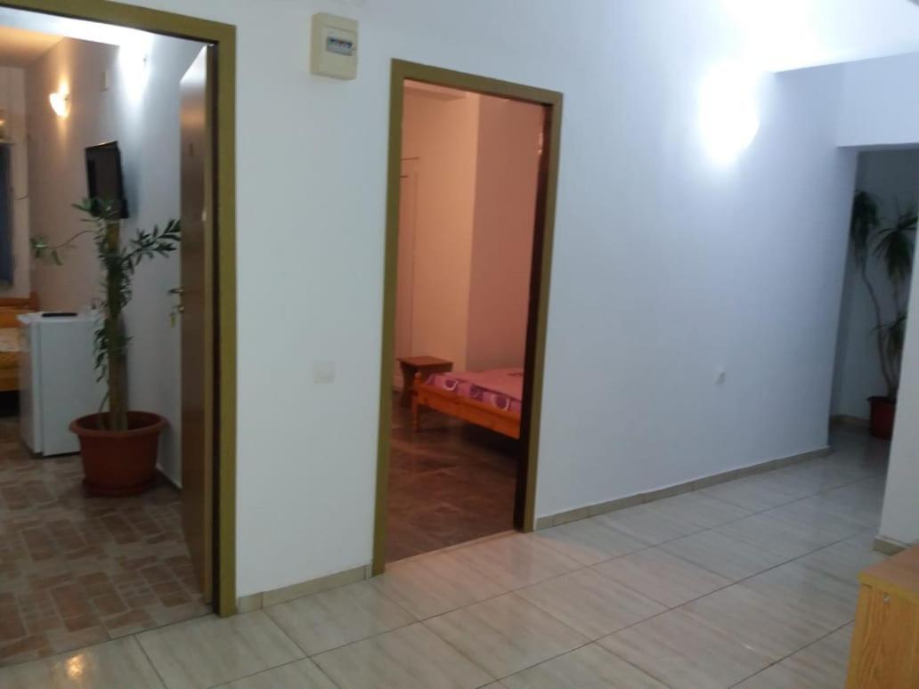 Cazare Garsoniere Four Studious Eforie Nord - baie proprie, bucătărie comună, etaj 4 Exterior foto