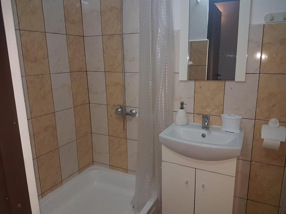 Cazare Garsoniere Four Studious Eforie Nord - baie proprie, bucătărie comună, etaj 4 Exterior foto