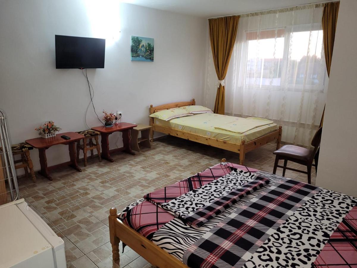 Cazare Garsoniere Four Studious Eforie Nord - baie proprie, bucătărie comună, etaj 4 Exterior foto