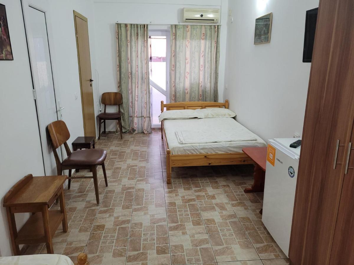 Cazare Garsoniere Four Studious Eforie Nord - baie proprie, bucătărie comună, etaj 4 Exterior foto