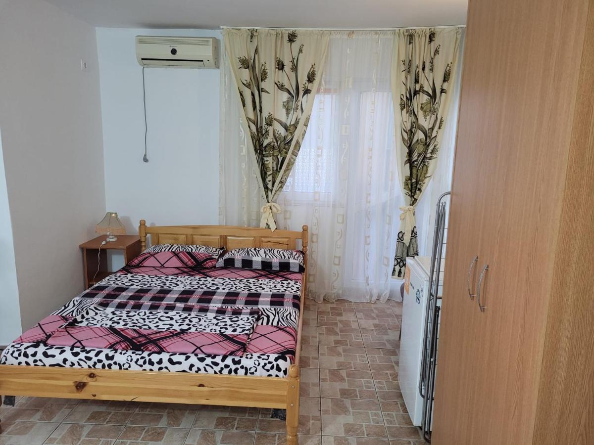 Cazare Garsoniere Four Studious Eforie Nord - baie proprie, bucătărie comună, etaj 4 Exterior foto