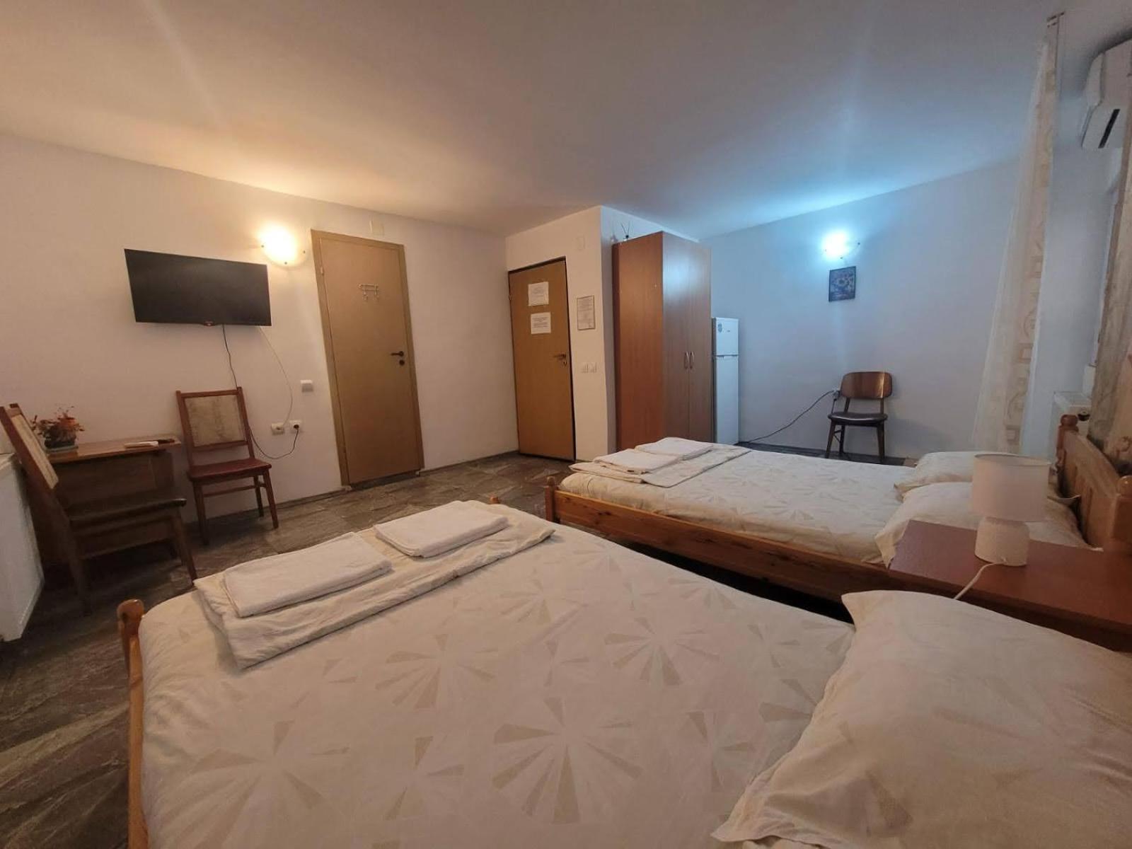 Cazare Garsoniere Four Studious Eforie Nord - baie proprie, bucătărie comună, etaj 4 Exterior foto