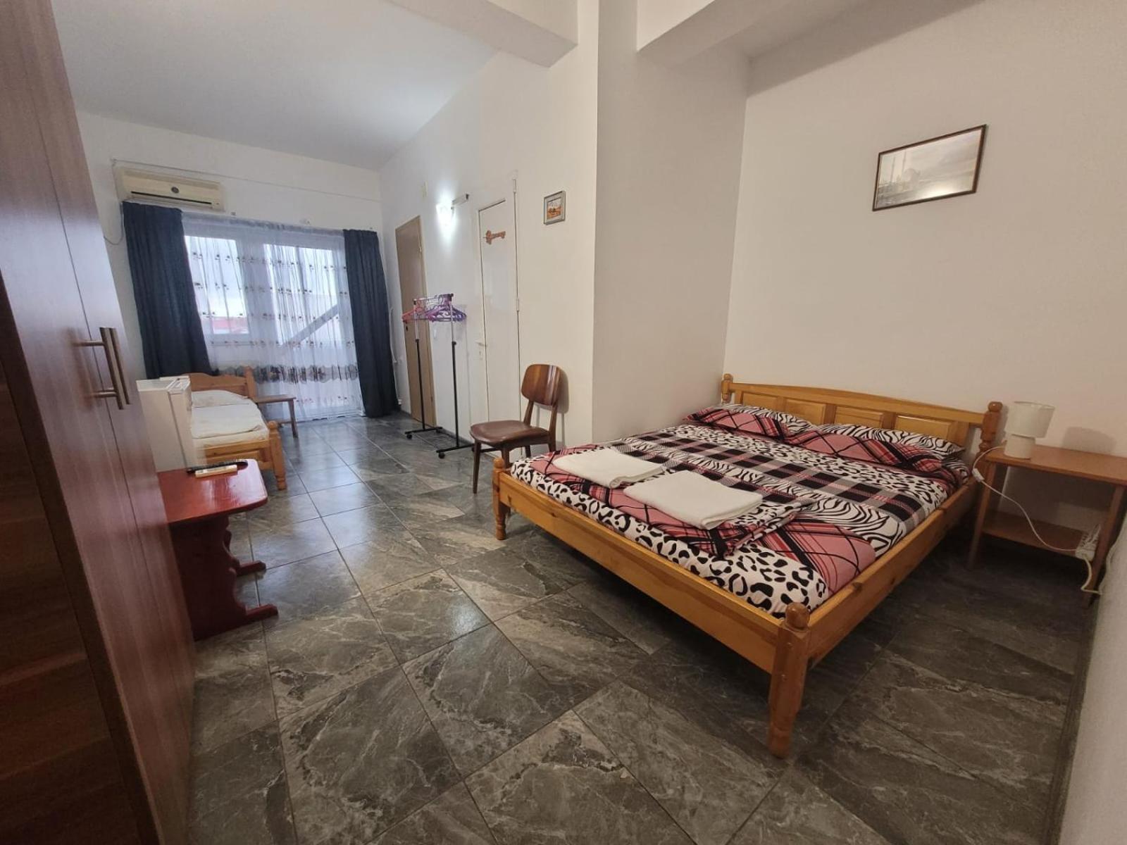Cazare Garsoniere Four Studious Eforie Nord - baie proprie, bucătărie comună, etaj 4 Exterior foto