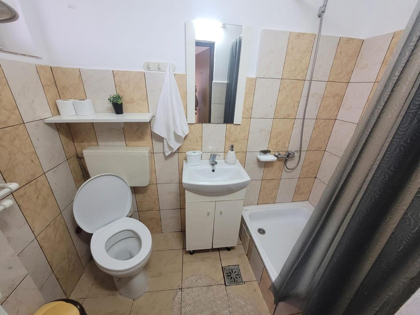 Cazare Garsoniere Four Studious Eforie Nord - baie proprie, bucătărie comună, etaj 4 Exterior foto