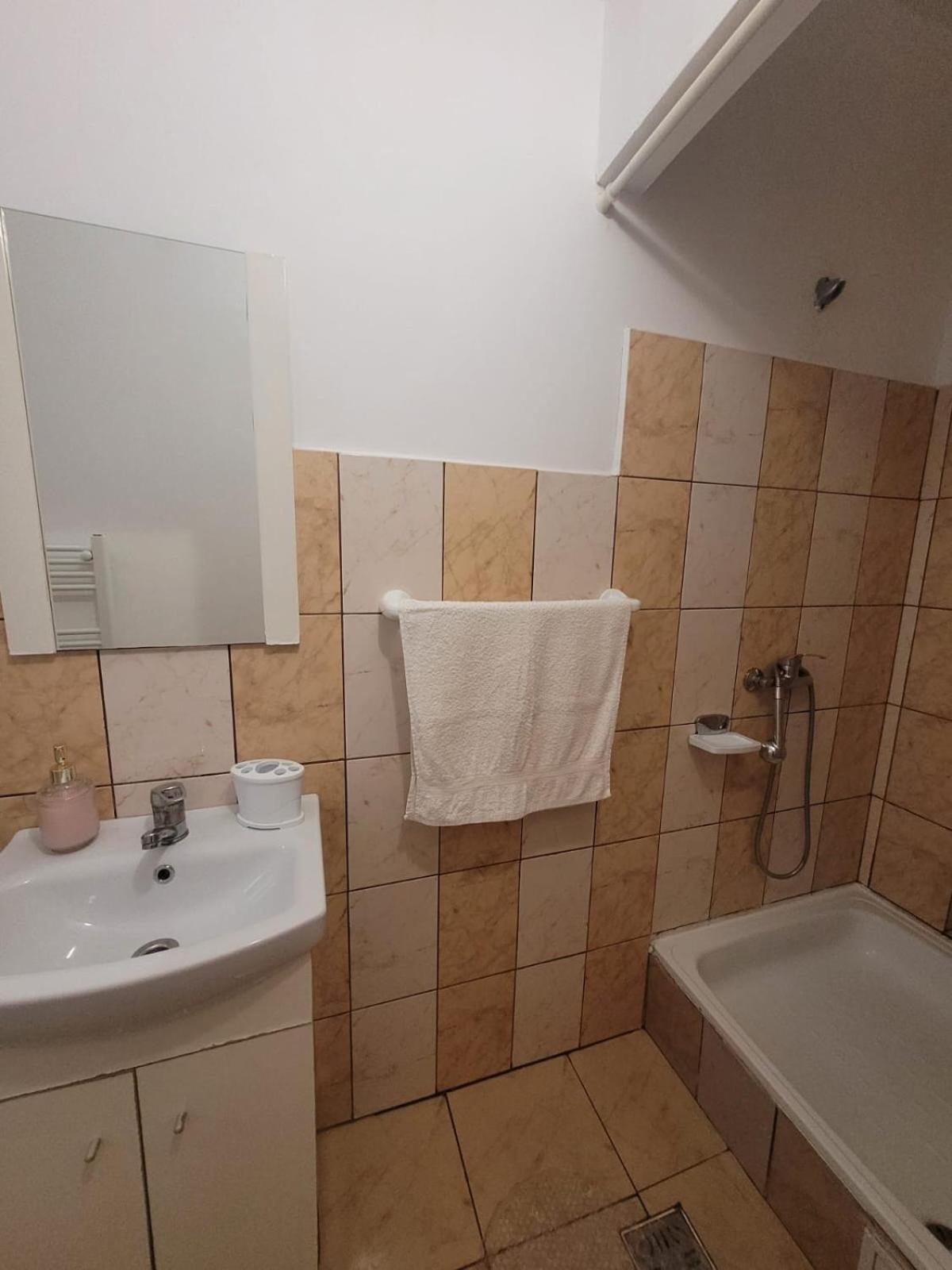 Cazare Garsoniere Four Studious Eforie Nord - baie proprie, bucătărie comună, etaj 4 Exterior foto