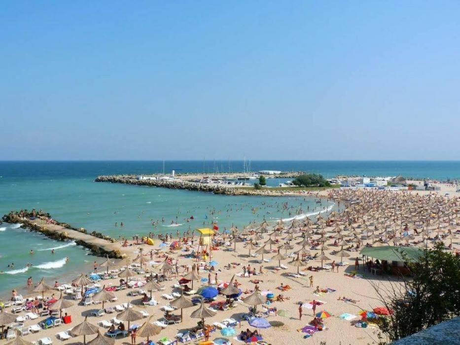 Cazare Garsoniere Four Studious Eforie Nord - baie proprie, bucătărie comună, etaj 4 Exterior foto